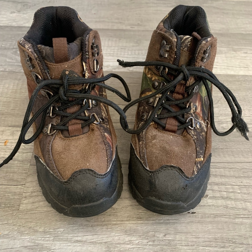 Boys brown lace up boots
